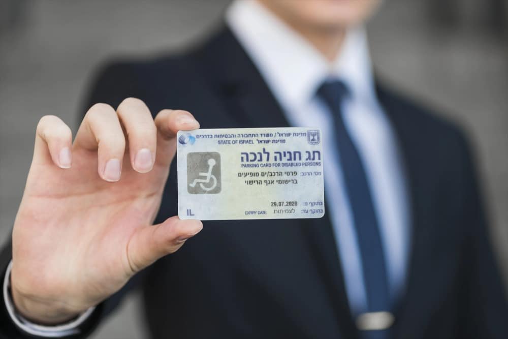 למה להתעסק עם בירוקרטיה כשיש מומחים שיעשו זאת עבורכם?